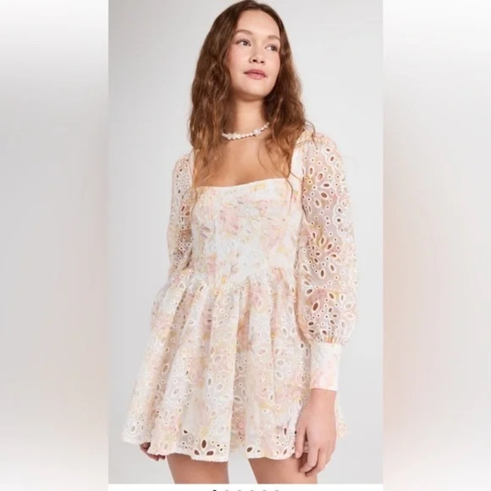 LILA FLOUNCE DRESS
Bardot